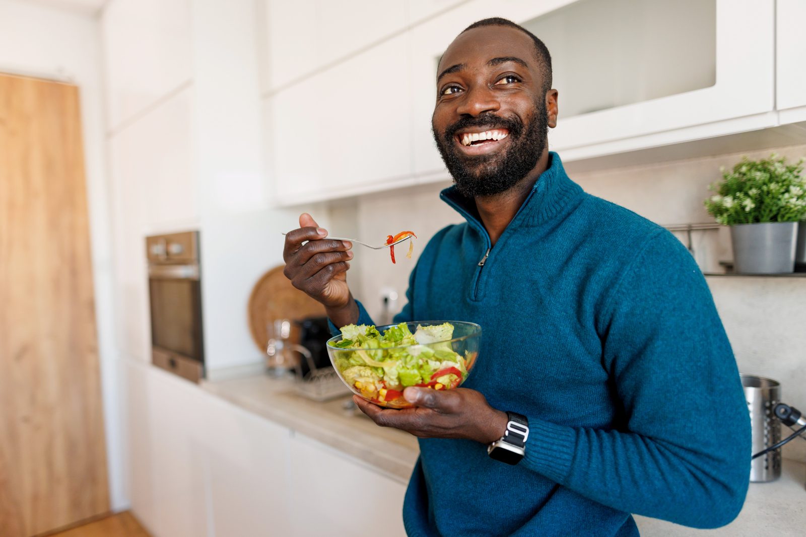 Man preparing a healthy meal in his kitchen